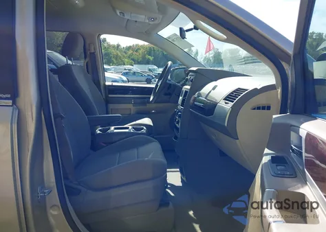 2010 Chrysler Town & Country Touring from USA, damaged, VIN 2A4RR5D19AR193828